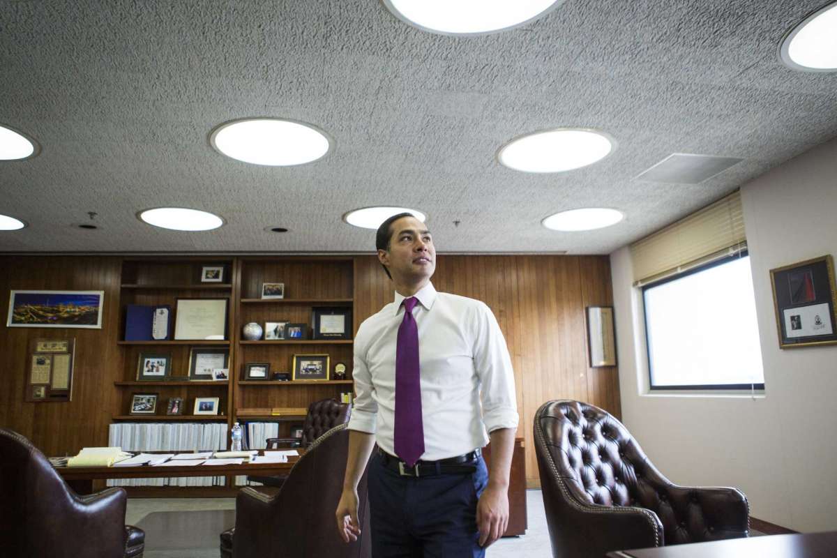 Julián Castro draws on HUD experience as 2020 candidates pitch affordable housing plans