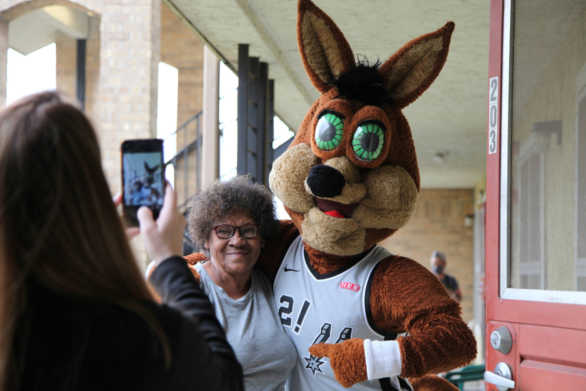 Spurs Coyote to Surprise Elderly with $100 Gift Cards